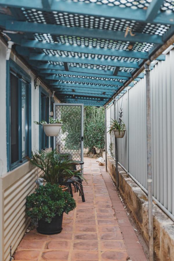 Dongara Hotel Motel Bagian luar foto