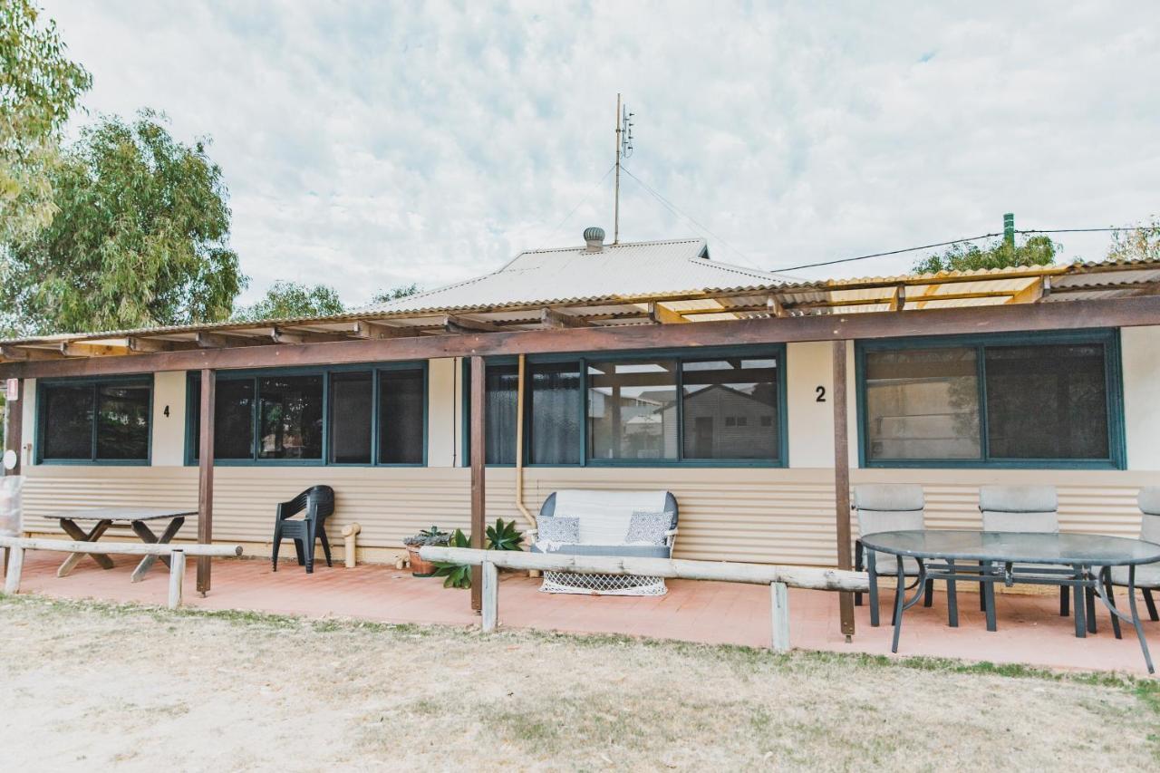 Dongara Hotel Motel Bagian luar foto