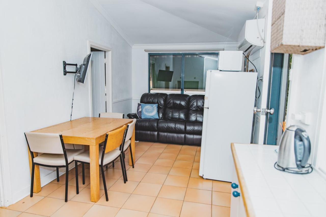 Dongara Hotel Motel Bagian luar foto