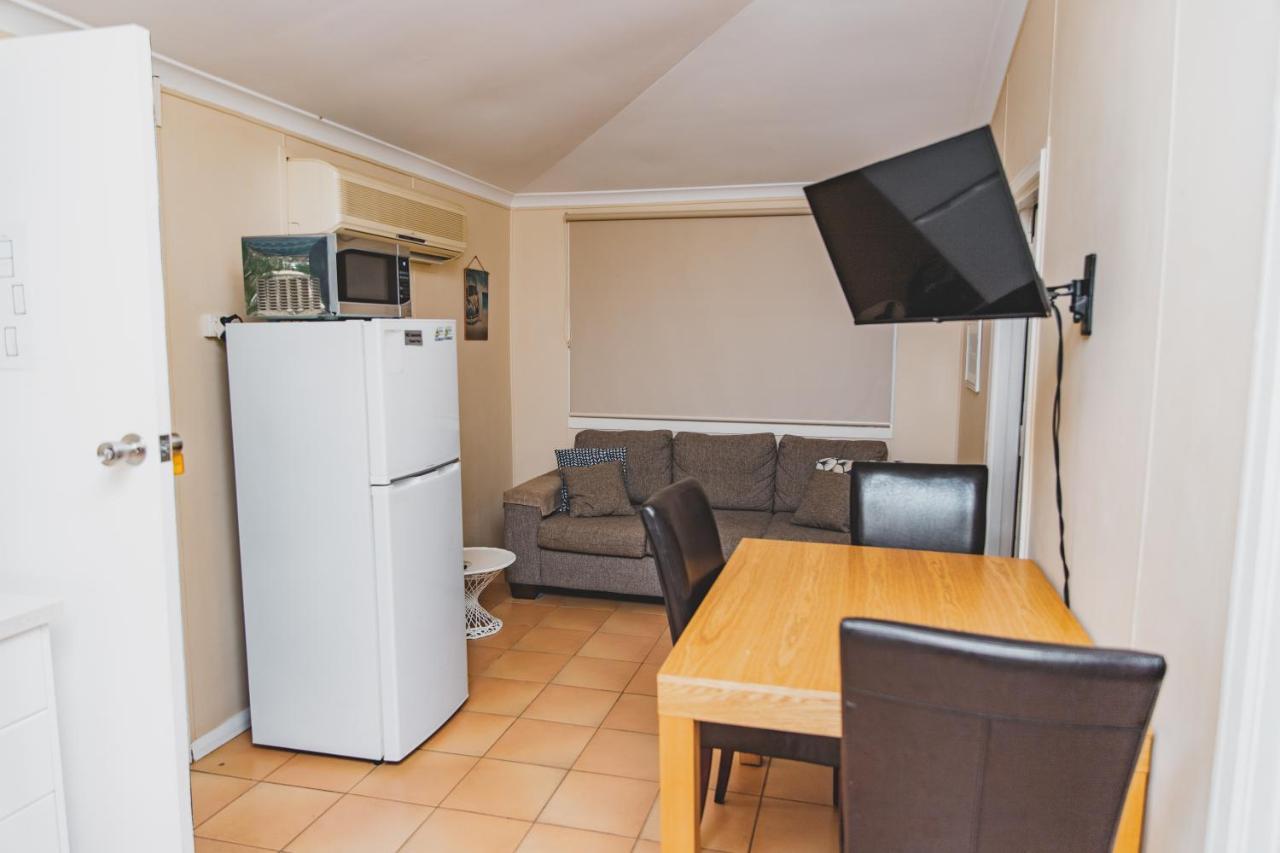 Dongara Hotel Motel Bagian luar foto