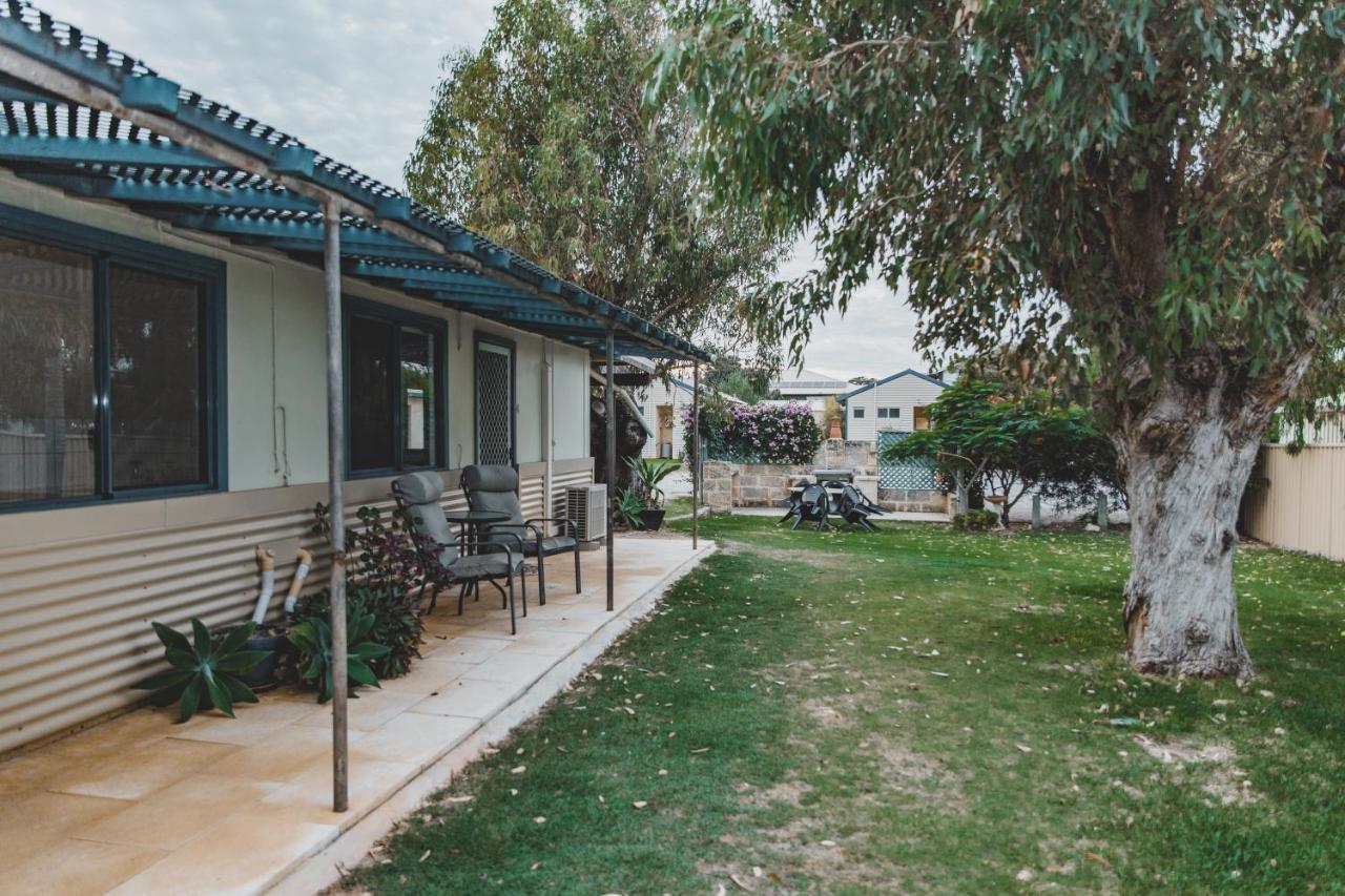 Dongara Hotel Motel Bagian luar foto