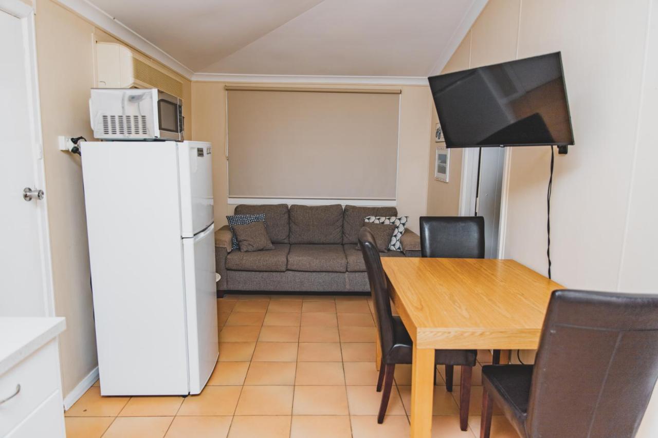 Dongara Hotel Motel Bagian luar foto
