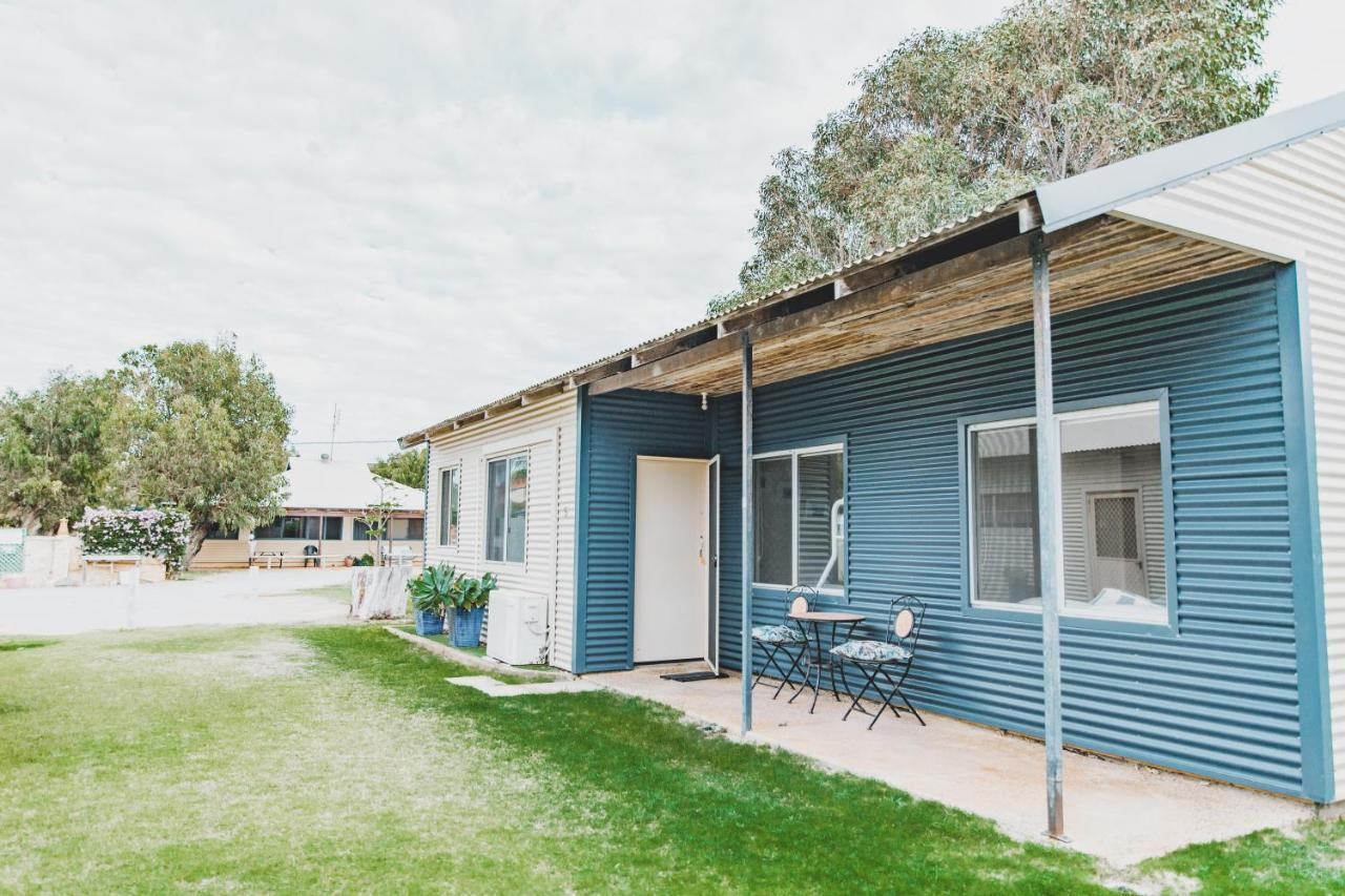 Dongara Hotel Motel Bagian luar foto