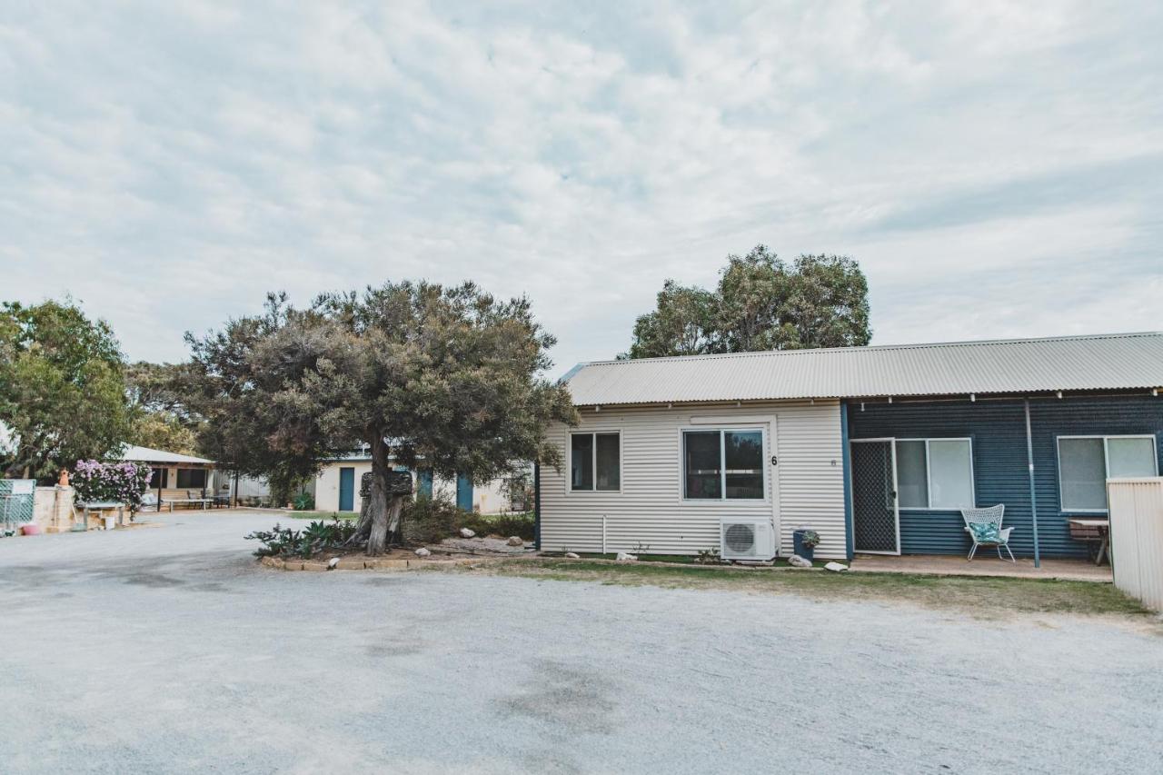 Dongara Hotel Motel Bagian luar foto