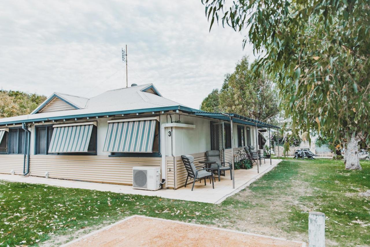 Dongara Hotel Motel Bagian luar foto
