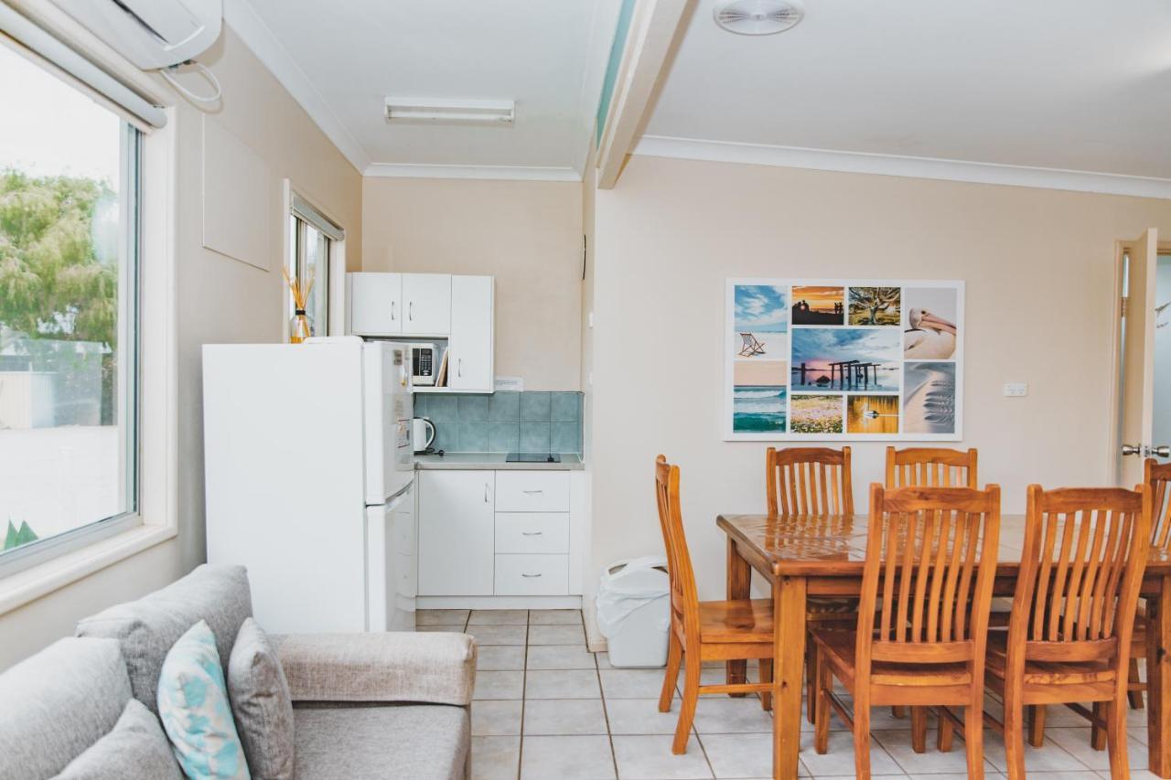 Dongara Hotel Motel Bagian luar foto