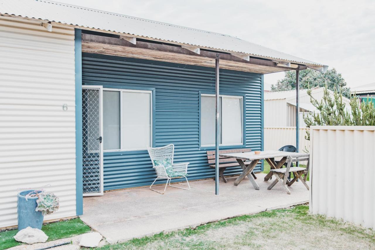 Dongara Hotel Motel Bagian luar foto
