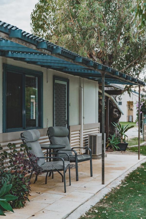 Dongara Hotel Motel Bagian luar foto