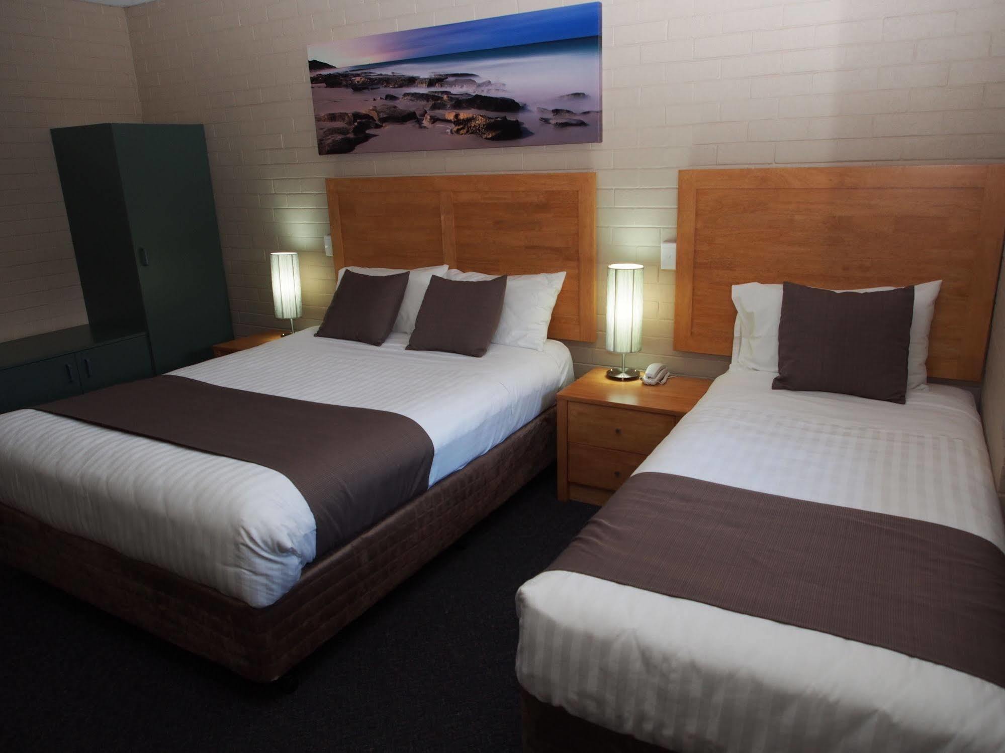 Dongara Hotel Motel Bagian luar foto